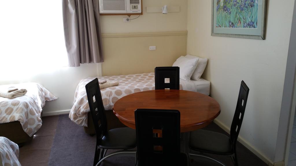Kaniva Midway Motel Екстер'єр фото