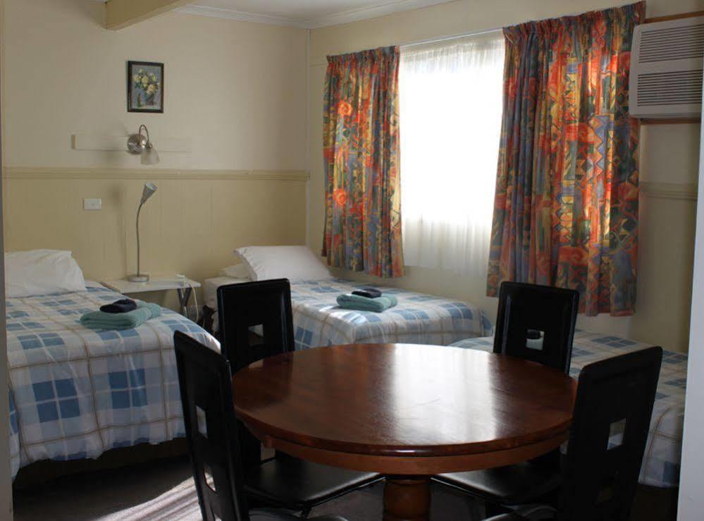 Kaniva Midway Motel Екстер'єр фото